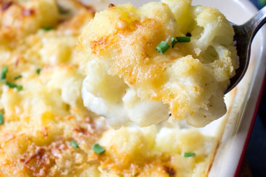 Cauliflower gratin in a pan.